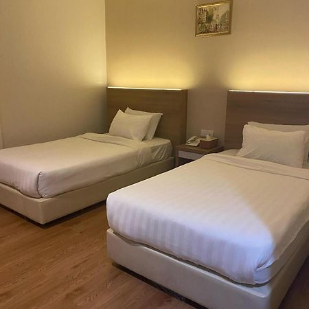 Lovina Inn - Nagoya Batam Екстер'єр фото