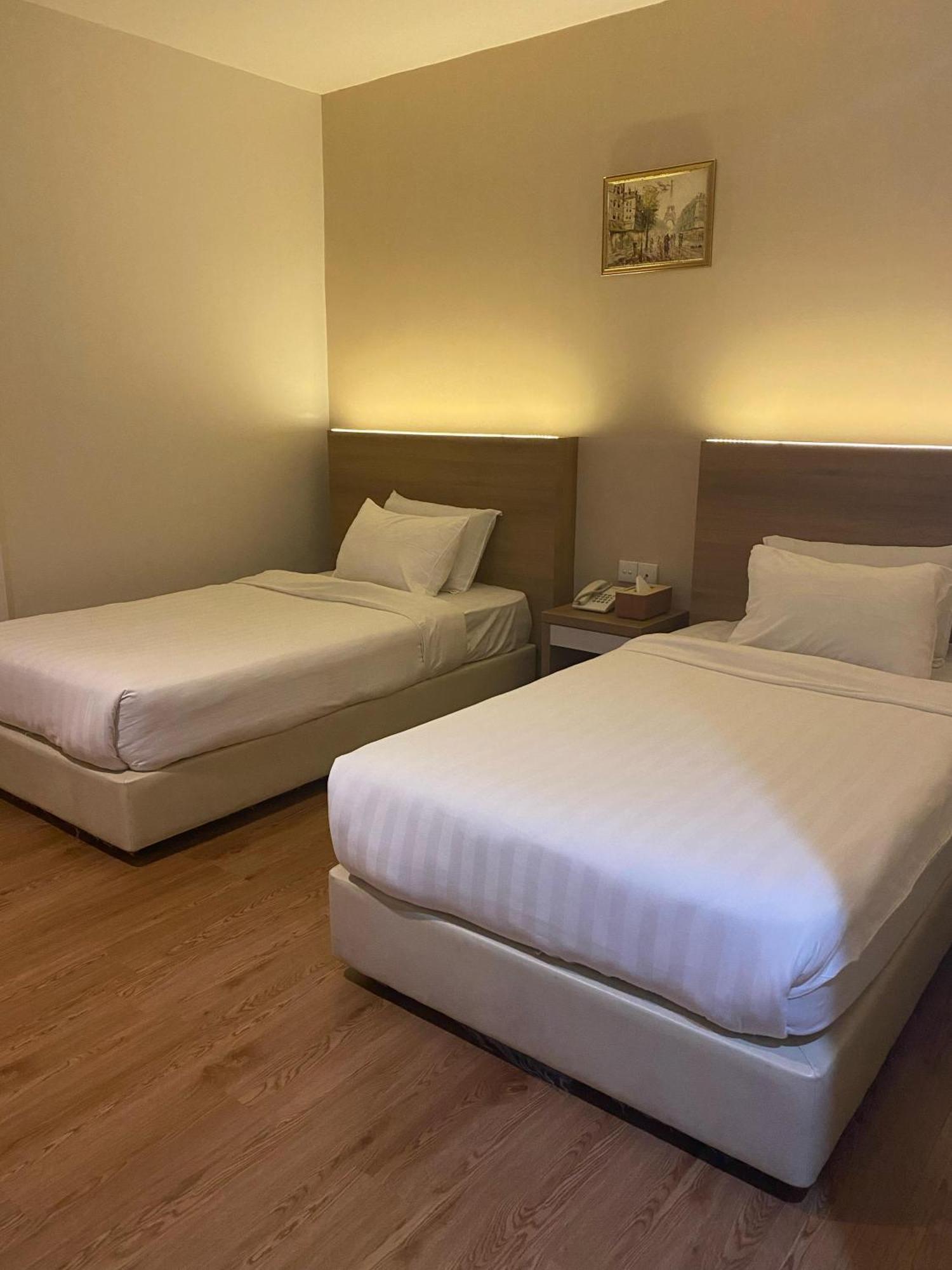 Lovina Inn - Nagoya Batam Екстер'єр фото