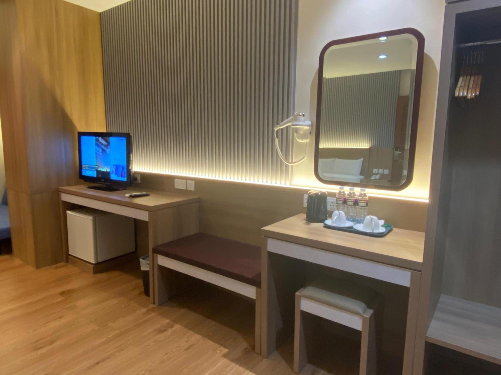 Lovina Inn - Nagoya Batam Екстер'єр фото