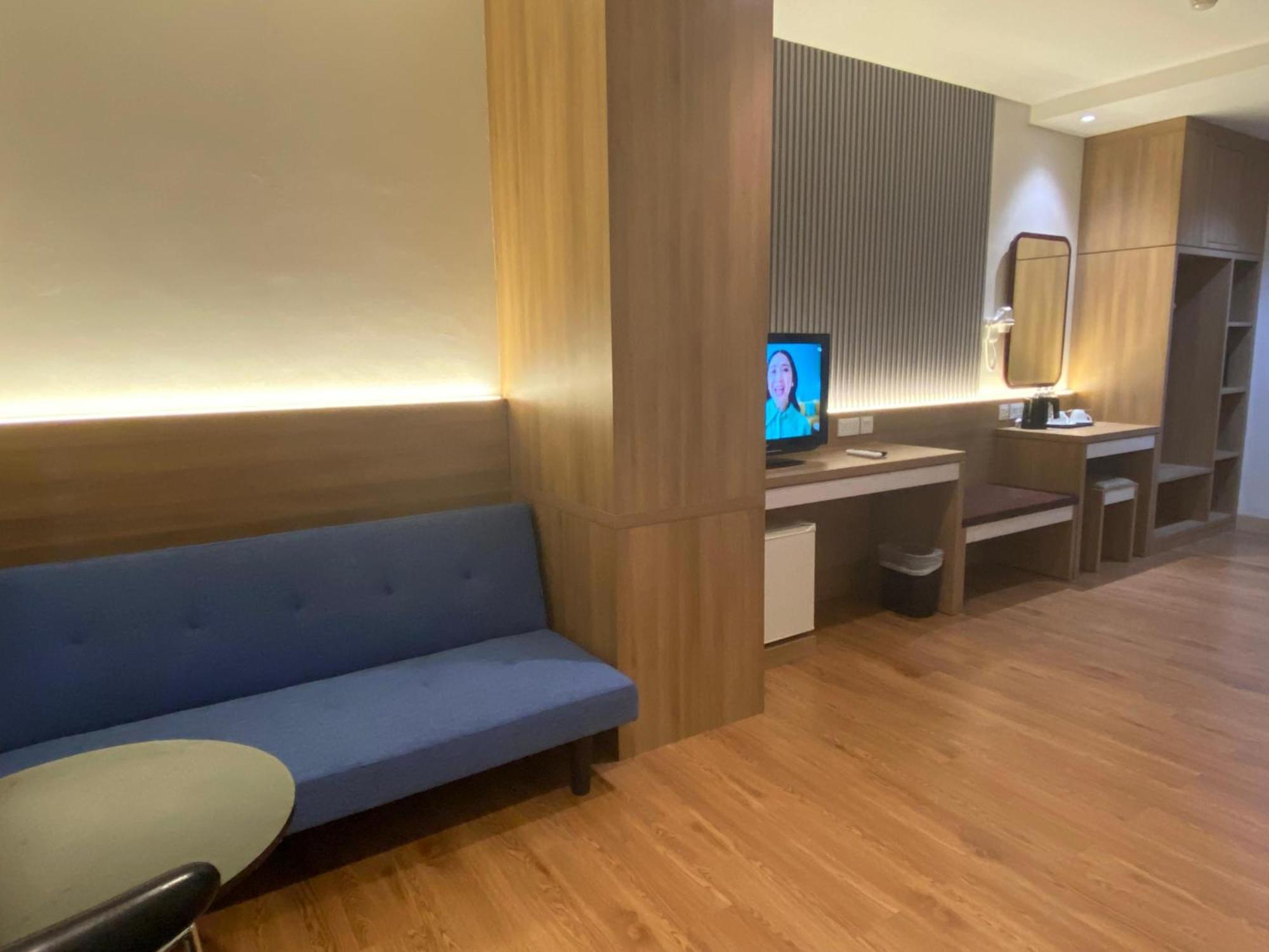 Lovina Inn - Nagoya Batam Екстер'єр фото
