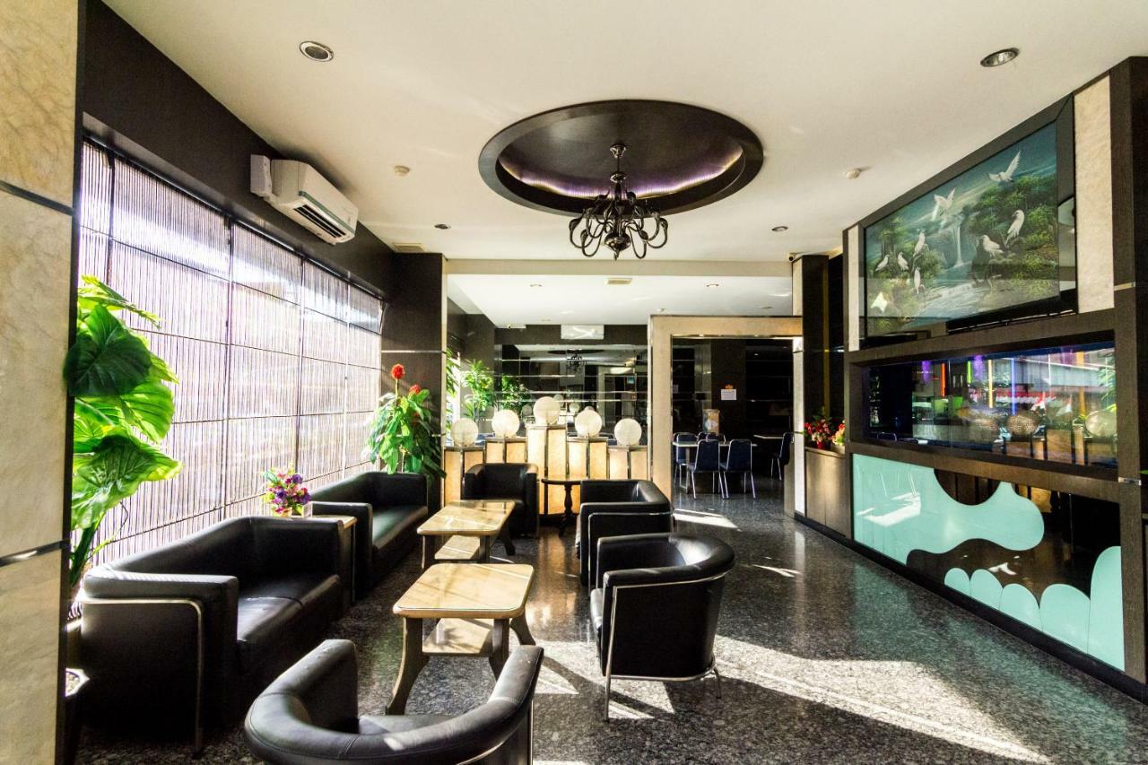 Lovina Inn - Nagoya Batam Екстер'єр фото