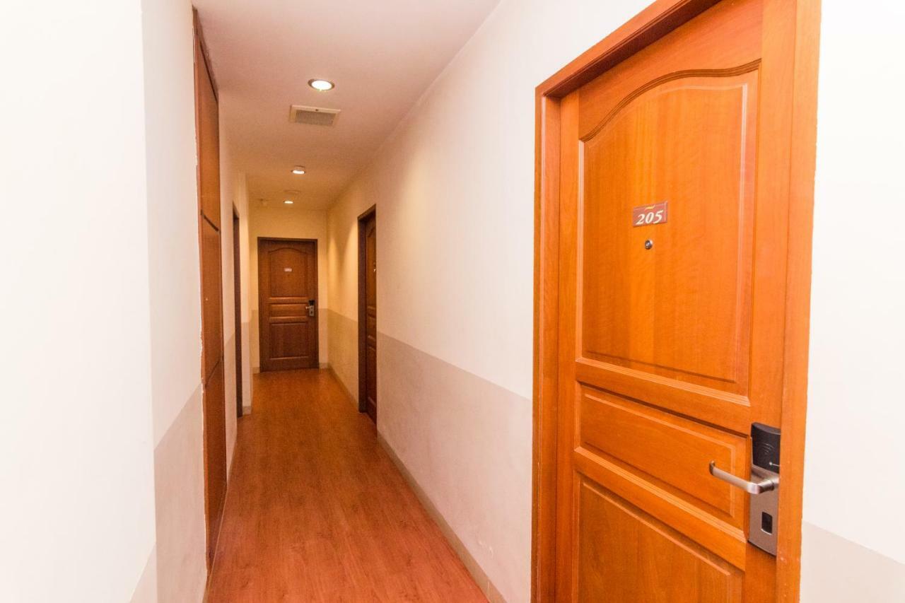 Lovina Inn - Nagoya Batam Екстер'єр фото