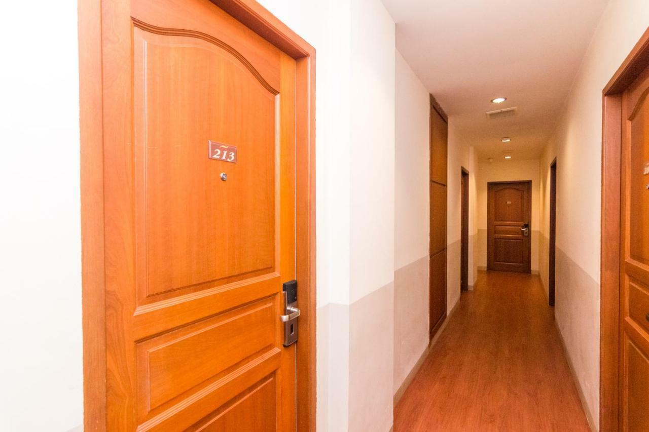 Lovina Inn - Nagoya Batam Екстер'єр фото
